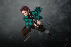Sentinel Demon Slayer: Kimetsu No Yaiba Tanjiro Kamado 1/6 Scale Action Figure -Bandai Store cbf2aad9c9a34957bee1842cbcb58556.jpg